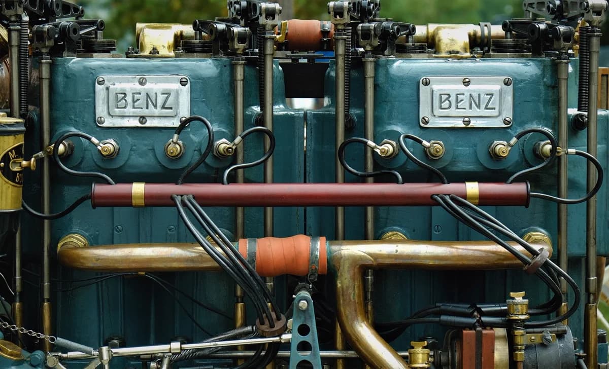 Peças de motor antigo em desenho industrial